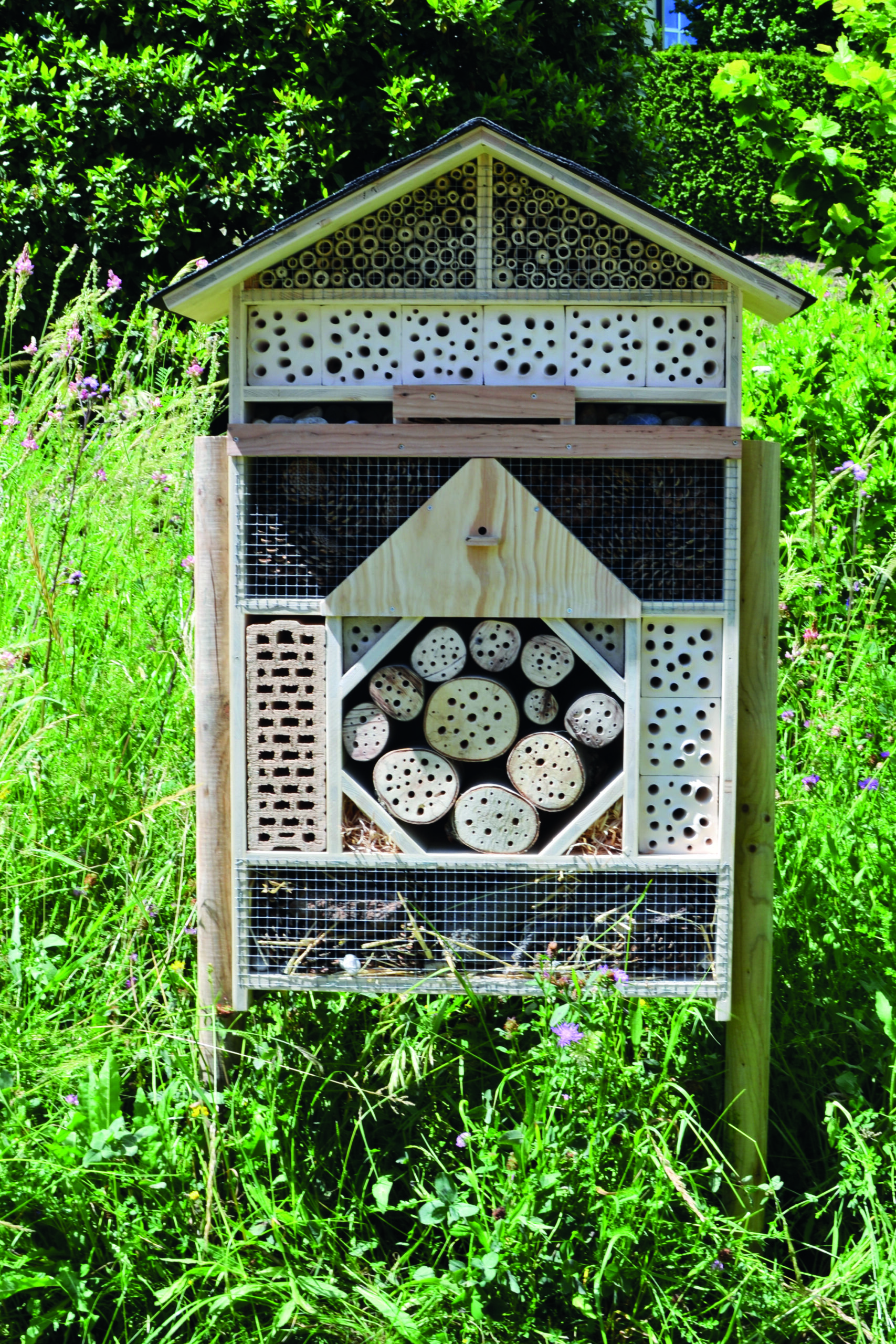 Hôtel à insectes 4 étoiles ⭐⭐⭐⭐ – Jardin familial & collectif – Image 3