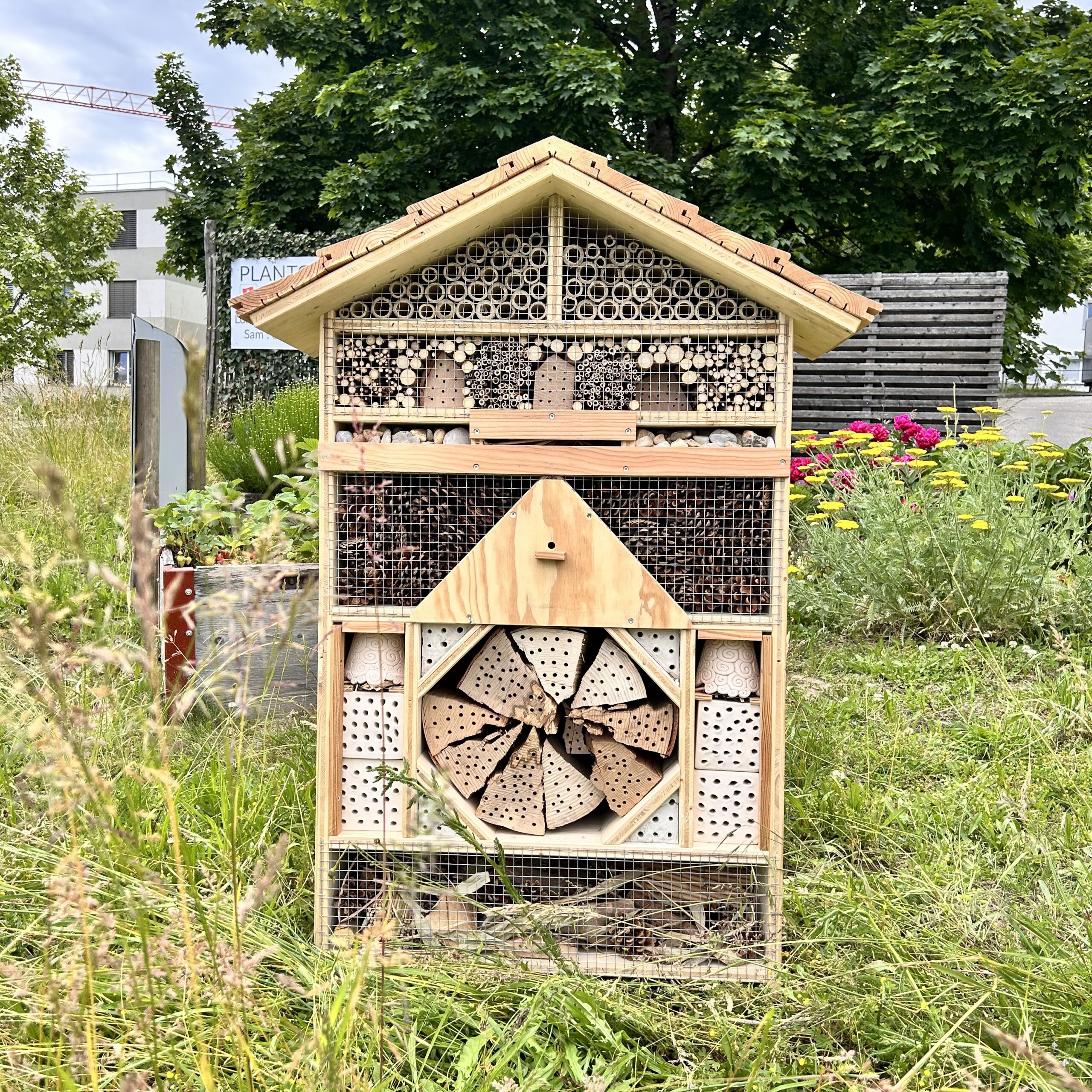Hôtel à insectes 4 étoiles ⭐⭐⭐⭐ – Jardin familial & collectif