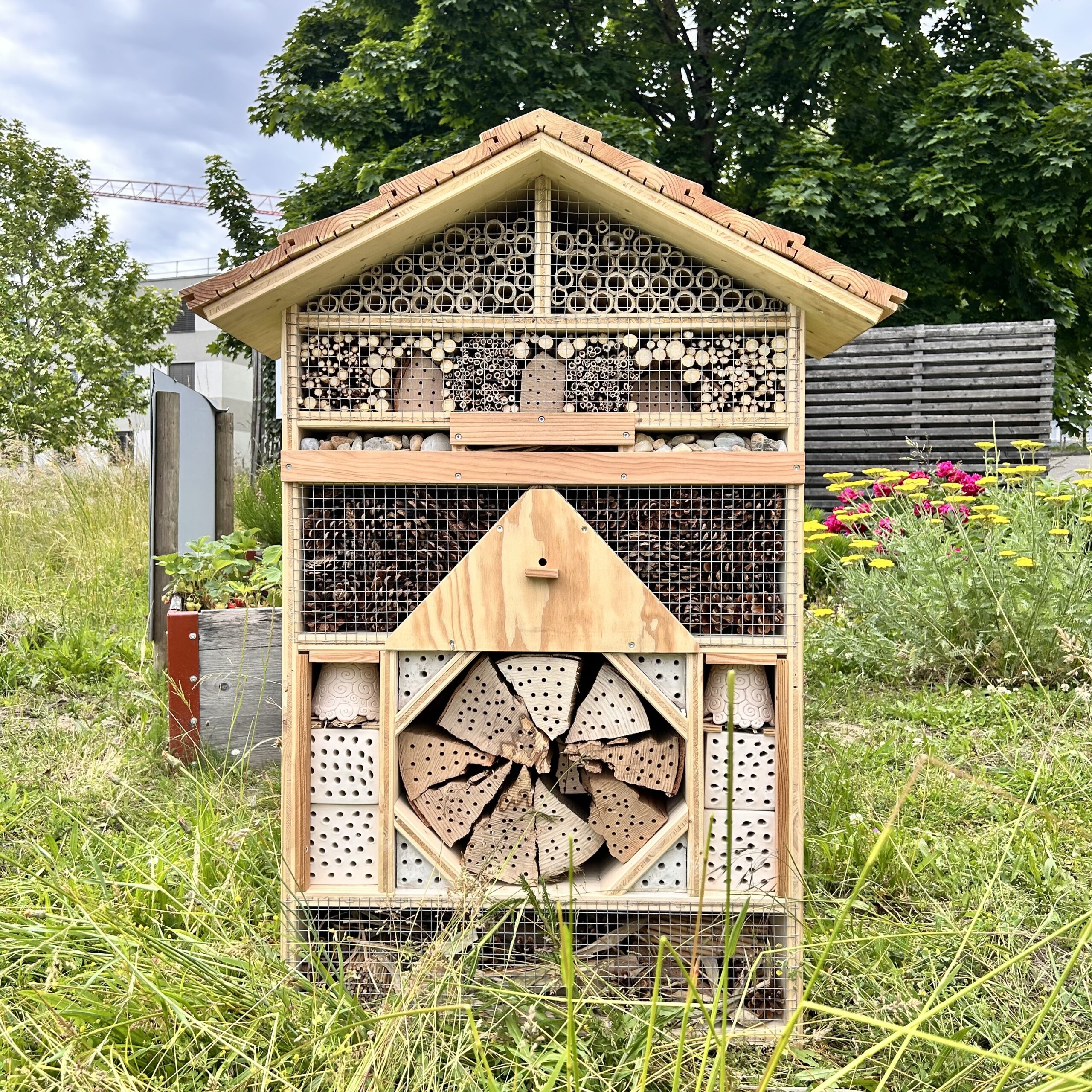 Hôtel à insectes 4 étoiles ⭐⭐⭐⭐ – Jardin familial & collectif – Image 15