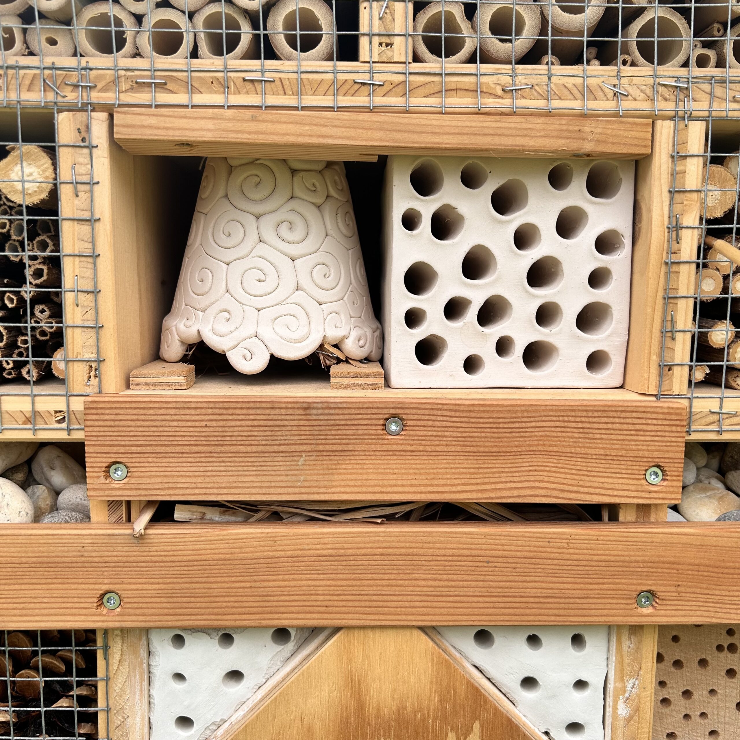 Hôtel à insectes 4 étoiles ⭐⭐⭐⭐ – Jardin familial & collectif – Image 17